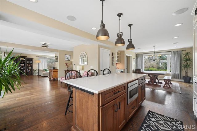 62 Briarcliff, St Louis, MO 63124