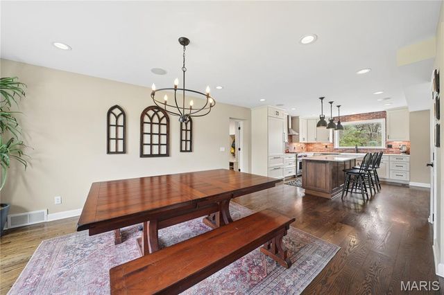 62 Briarcliff, St Louis, MO 63124