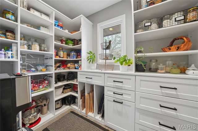 62 Briarcliff, St Louis, MO 63124