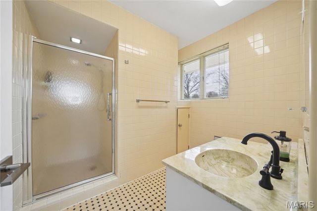 62 Briarcliff, St Louis, MO 63124