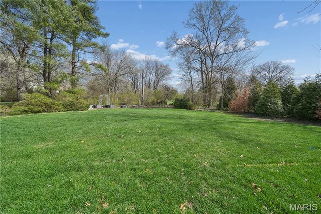 62 Briarcliff, St Louis, MO 63124