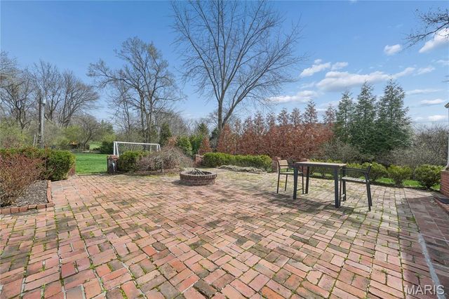 62 Briarcliff, St Louis, MO 63124