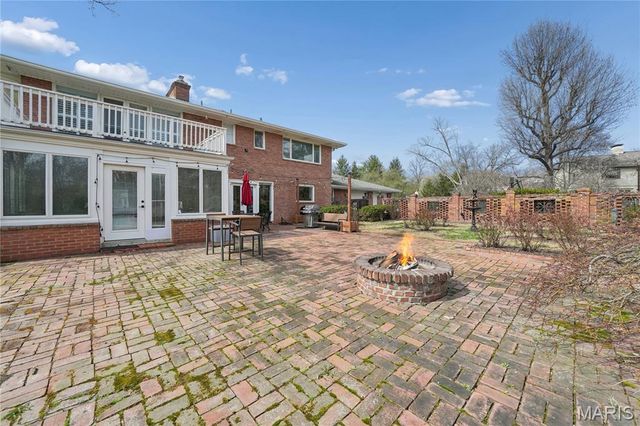 62 Briarcliff, St Louis, MO 63124