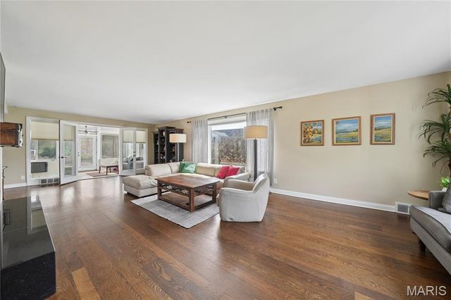 62 Briarcliff, St Louis, MO 63124