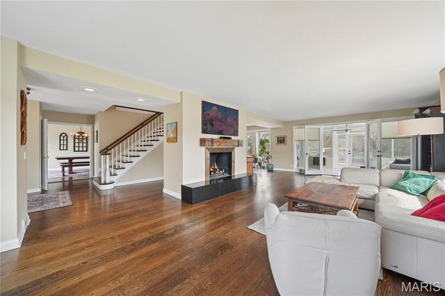 62 Briarcliff, St Louis, MO 63124