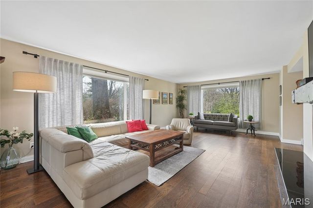 62 Briarcliff, St Louis, MO 63124