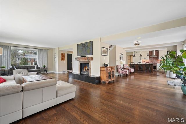 62 Briarcliff, St Louis, MO 63124