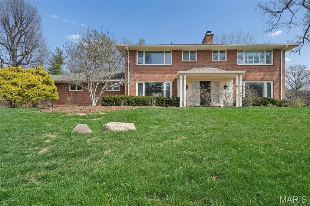 62 Briarcliff, St Louis, MO 63124