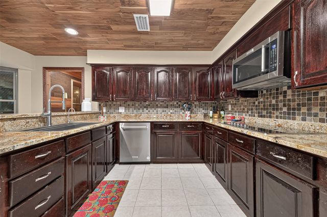 18614 Mink Lake Drive, Magnolia, TX 77355