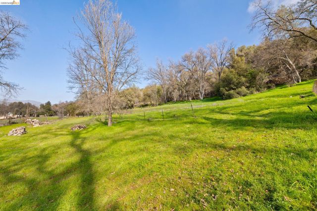 13904 Tuolumne Rd, Sonora, CA 95370