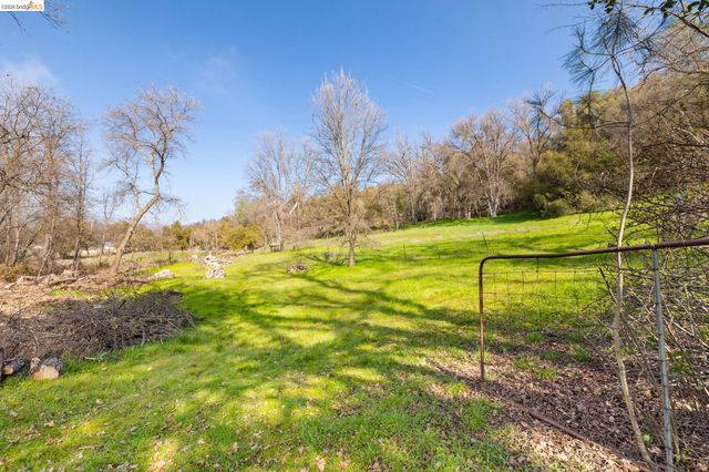 13904 Tuolumne Rd, Sonora, CA 95370