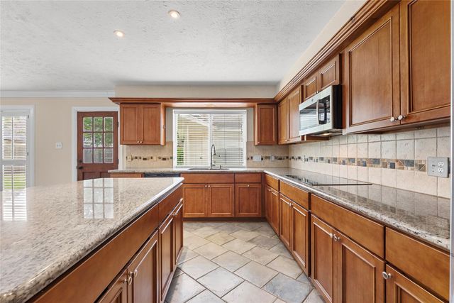 2104 Bay Hill Drive, League City, TX 77573