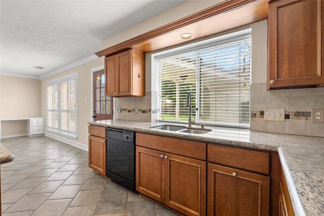 2104 Bay Hill Drive, League City, TX 77573