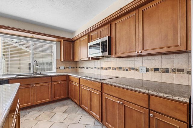 2104 Bay Hill Drive, League City, TX 77573