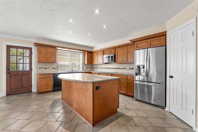2104 Bay Hill Drive, League City, TX 77573