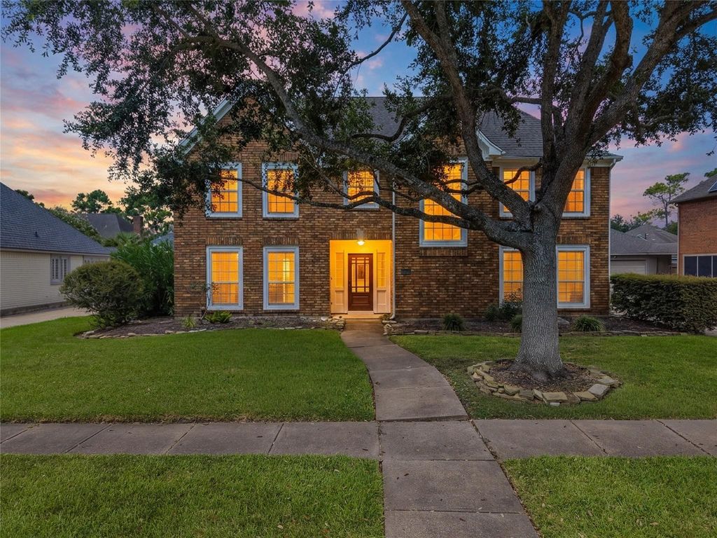 2104 Bay Hill Drive, League City, TX 77573
