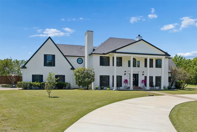 221 Carriage Hill Lane, Heath, TX 75032