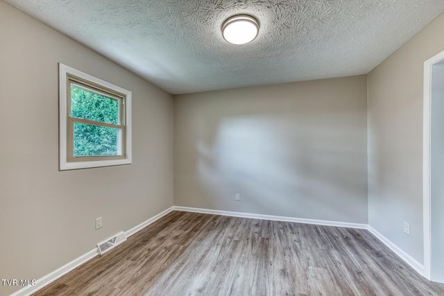 301 Piney Avenue, Piney Flats, TN 37686