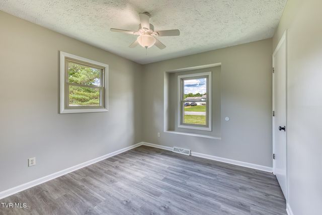 301 Piney Avenue, Piney Flats, TN 37686