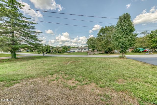 301 Piney Avenue, Piney Flats, TN 37686