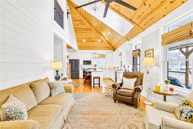 2507 Parker Eller Road, Lansing, NC 28643