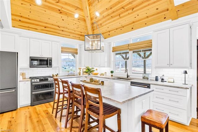 2507 Parker Eller Road, Lansing, NC 28643