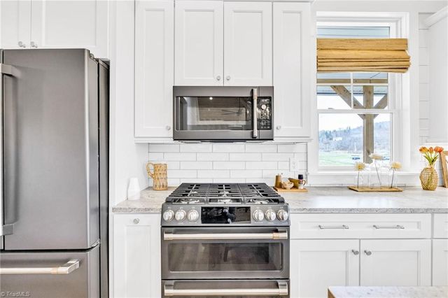 2507 Parker Eller Road, Lansing, NC 28643