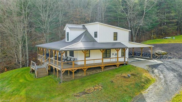 2507 Parker Eller Road, Lansing, NC 28643