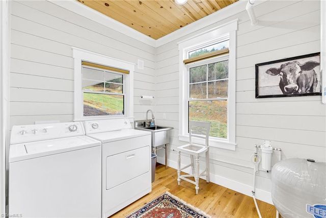 2507 Parker Eller Road, Lansing, NC 28643