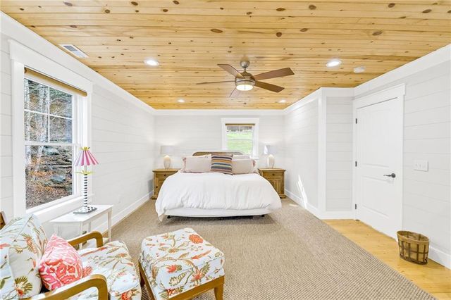 2507 Parker Eller Road, Lansing, NC 28643