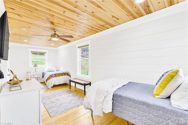 2507 Parker Eller Road, Lansing, NC 28643