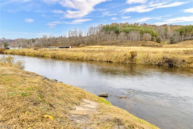 2507 Parker Eller Road, Lansing, NC 28643