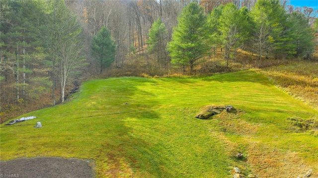 2507 Parker Eller Road, Lansing, NC 28643