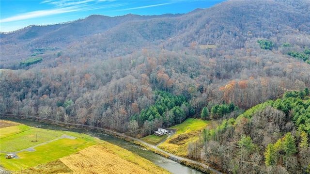 2507 Parker Eller Road, Lansing, NC 28643