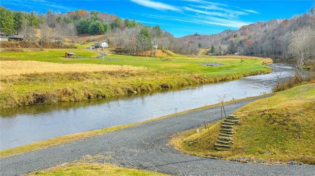 2507 Parker Eller Road, Lansing, NC 28643