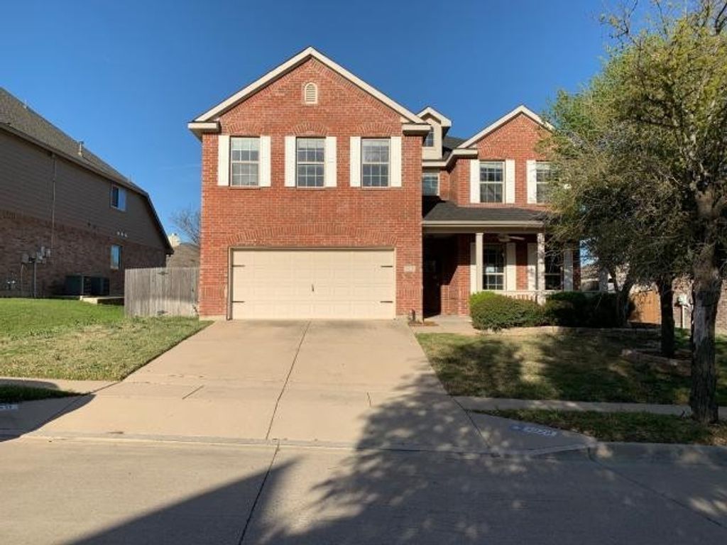 1020 Long Pointe Avenue, Fort Worth, TX 76108