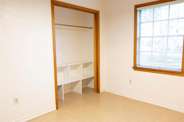 304 Van Winkle Street, Lake Jackson, TX 77566