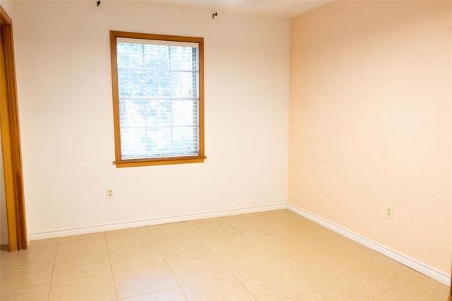 304 Van Winkle Street, Lake Jackson, TX 77566