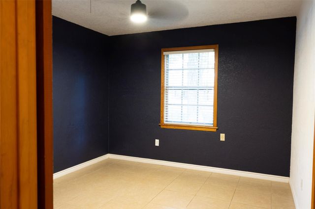 304 Van Winkle Street, Lake Jackson, TX 77566