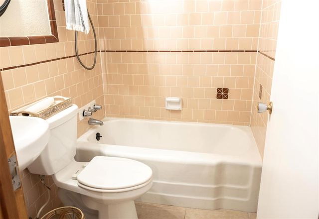 304 Van Winkle Street, Lake Jackson, TX 77566