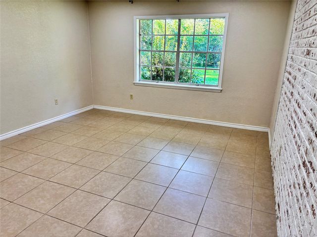 304 Van Winkle Street, Lake Jackson, TX 77566