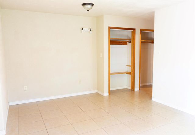 304 Van Winkle Street, Lake Jackson, TX 77566