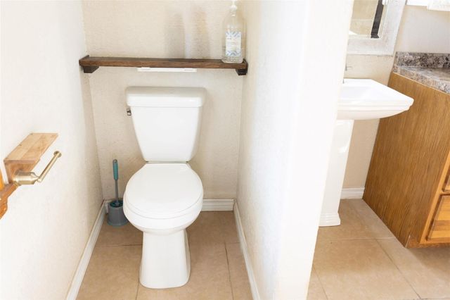 304 Van Winkle Street, Lake Jackson, TX 77566