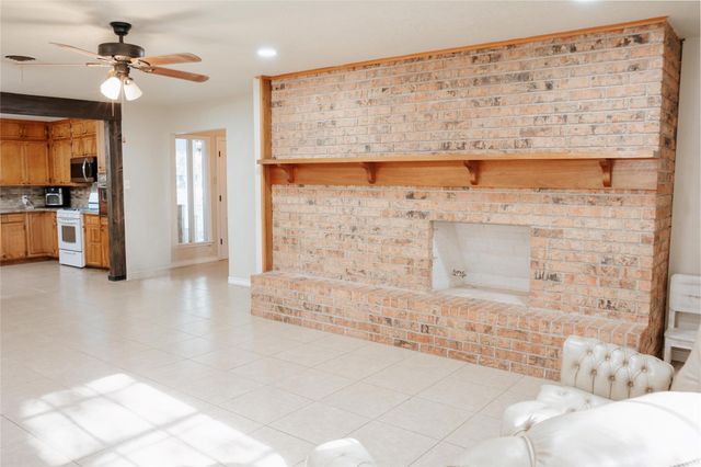 304 Van Winkle Street, Lake Jackson, TX 77566