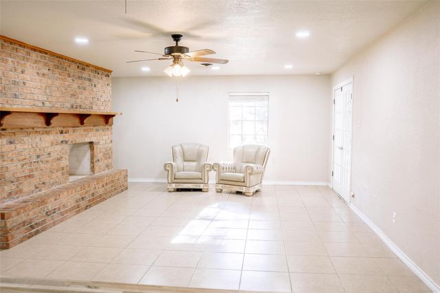 304 Van Winkle Street, Lake Jackson, TX 77566