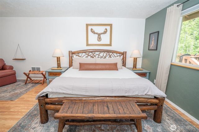 70 N Beaver Place N, Hoodsport, WA 98548