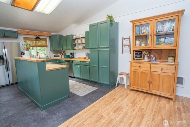 70 N Beaver Place N, Hoodsport, WA 98548