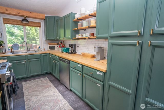 70 N Beaver Place N, Hoodsport, WA 98548
