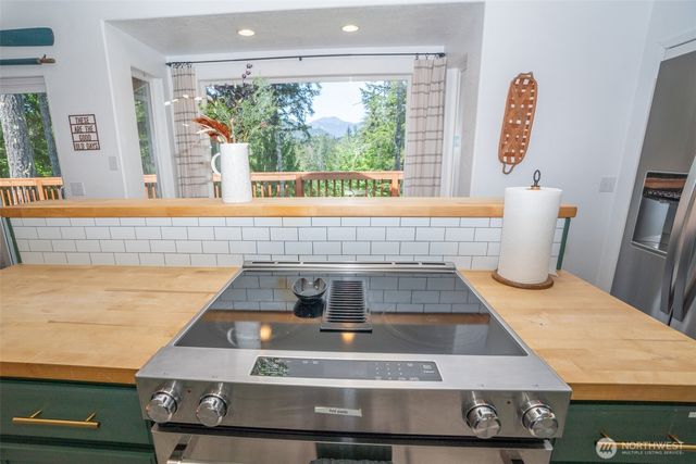 70 N Beaver Place N, Hoodsport, WA 98548