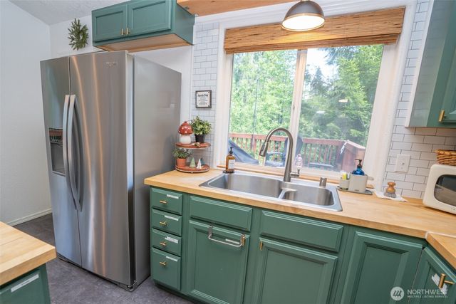 70 N Beaver Place N, Hoodsport, WA 98548